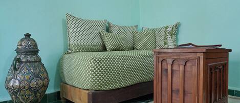 ベーシック ダブルルーム シティビュー | セーフティボックス (室内)、WiFi (無料)