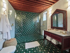 Deluxe Double Room, Courtyard View | Bilik Mandi