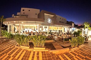 Outdoor dining - Ocean Club Apartment – Near the Sea by SOHO – 332A (Santa Marta)