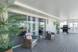 Terrace/patio - 🛥️🌴Private Heated Pool | Bayfront w/ Boat Dock | Island Bay Retreat (Fort Myers Beach)