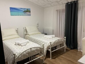 Comfort Twin Room, Mixed Dorm, Balcony, Courtyard View - B&B AIRPORTANDGO (Fiumicino)