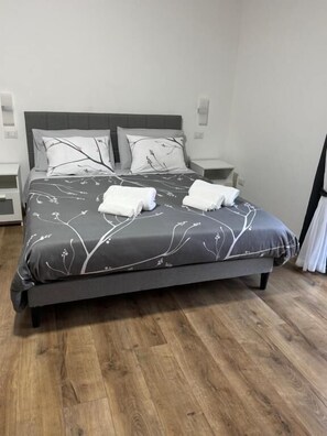 Blackout drapes, iron/ironing board, free WiFi - B&B AIRPORTANDGO (Fiumicino)