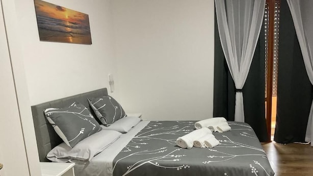 Blackout drapes, iron/ironing board, WiFi (free) - B&B AIRPORTANDGO (Fiumicino)