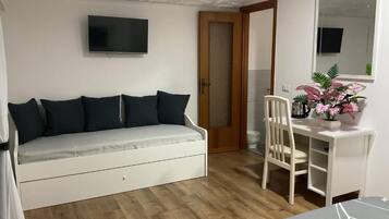 Cortinas opacas, tabla de planchar con plancha, wifi gratis