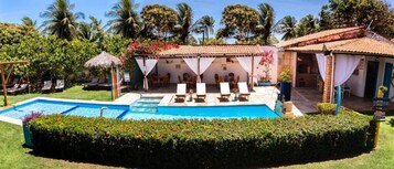 Outdoor pool, pool umbrellas, sun loungers