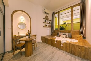 精選雙人房 | 書桌、筆電工作空間、遮光布/窗簾、免費無線上網