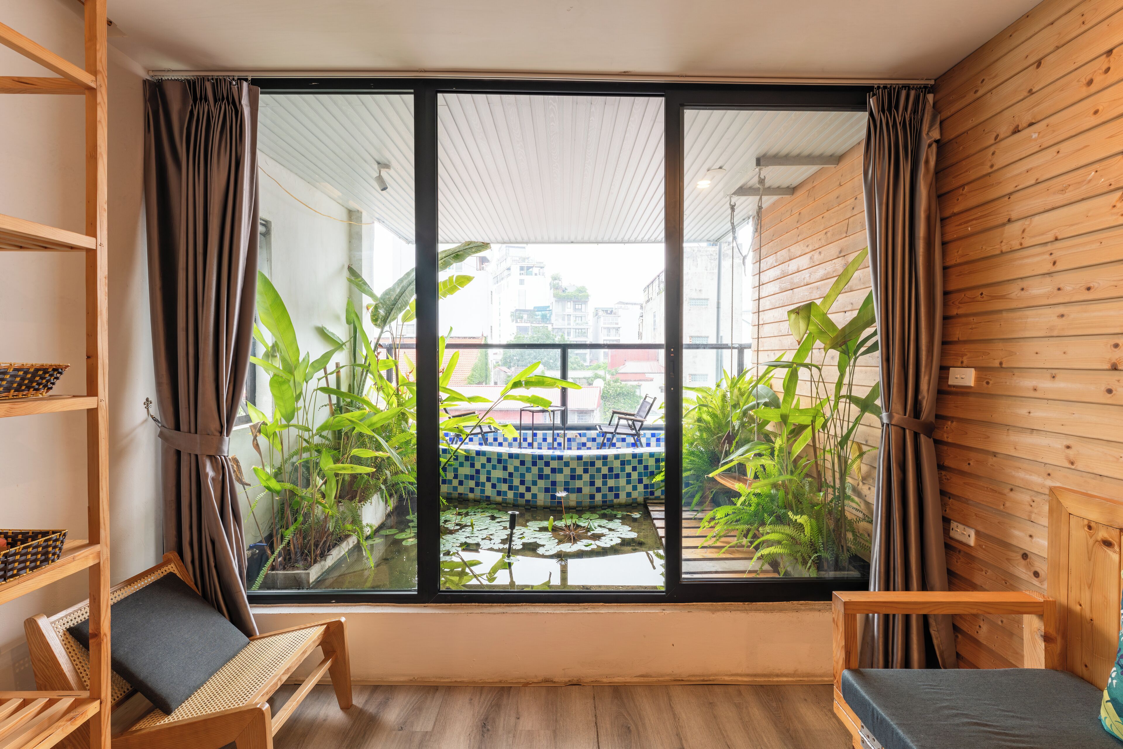 Chambre Double « Premier », balcon, vue ville | Bureau, espace de travail pour ordinateur portable, rideaux occultants