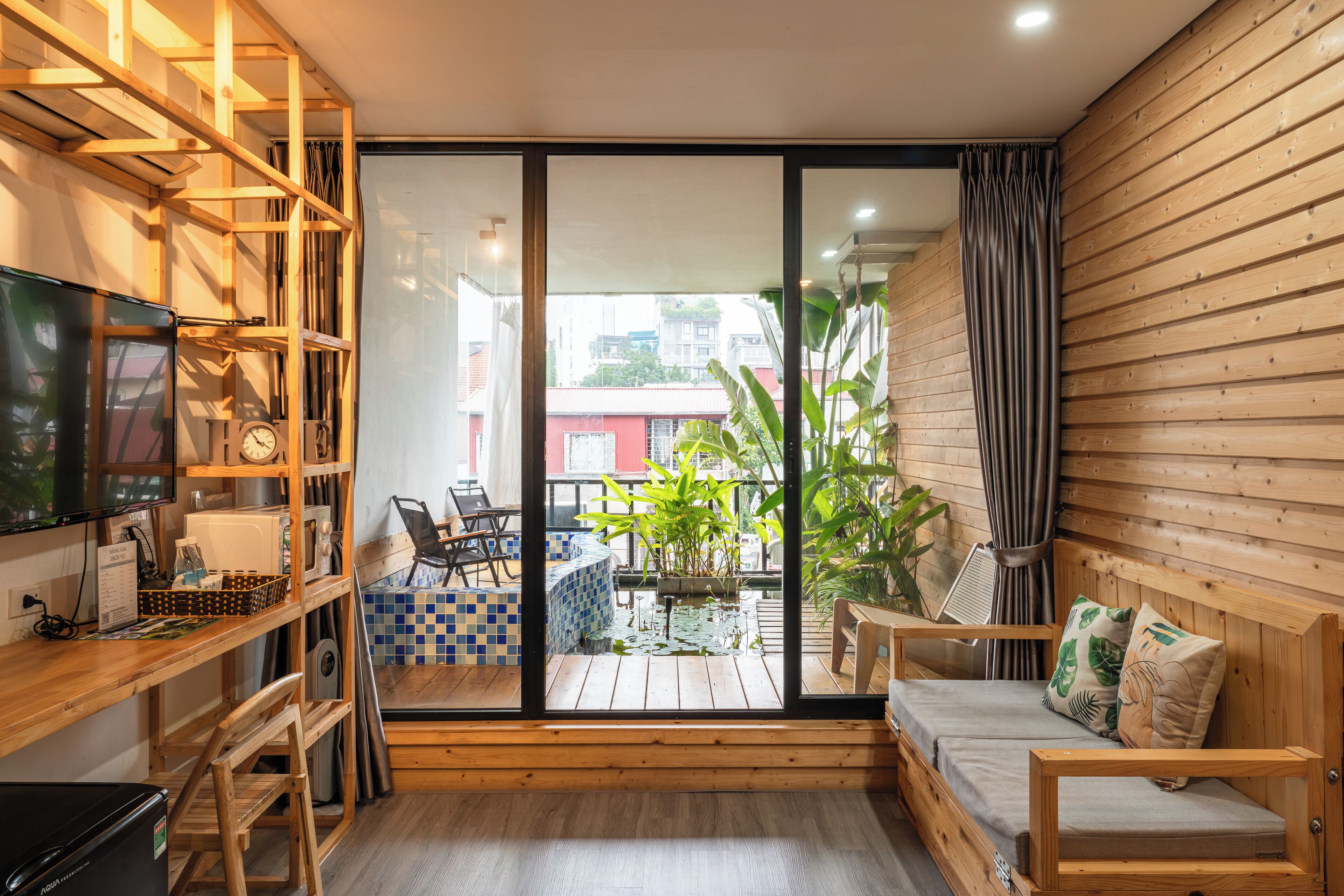 Kamar Double Superior, balkon, pemandangan kota | Meja kerja, ruang kerja ramah laptop, dan tirai kedap cahaya