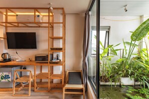 Chambre Double « Premier », balcon, vue ville | Bureau, espace de travail pour ordinateur portable, rideaux occultants