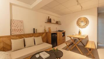 Chambre Double Deluxe, vue ville | Bureau, espace de travail pour ordinateur portable, rideaux occultants