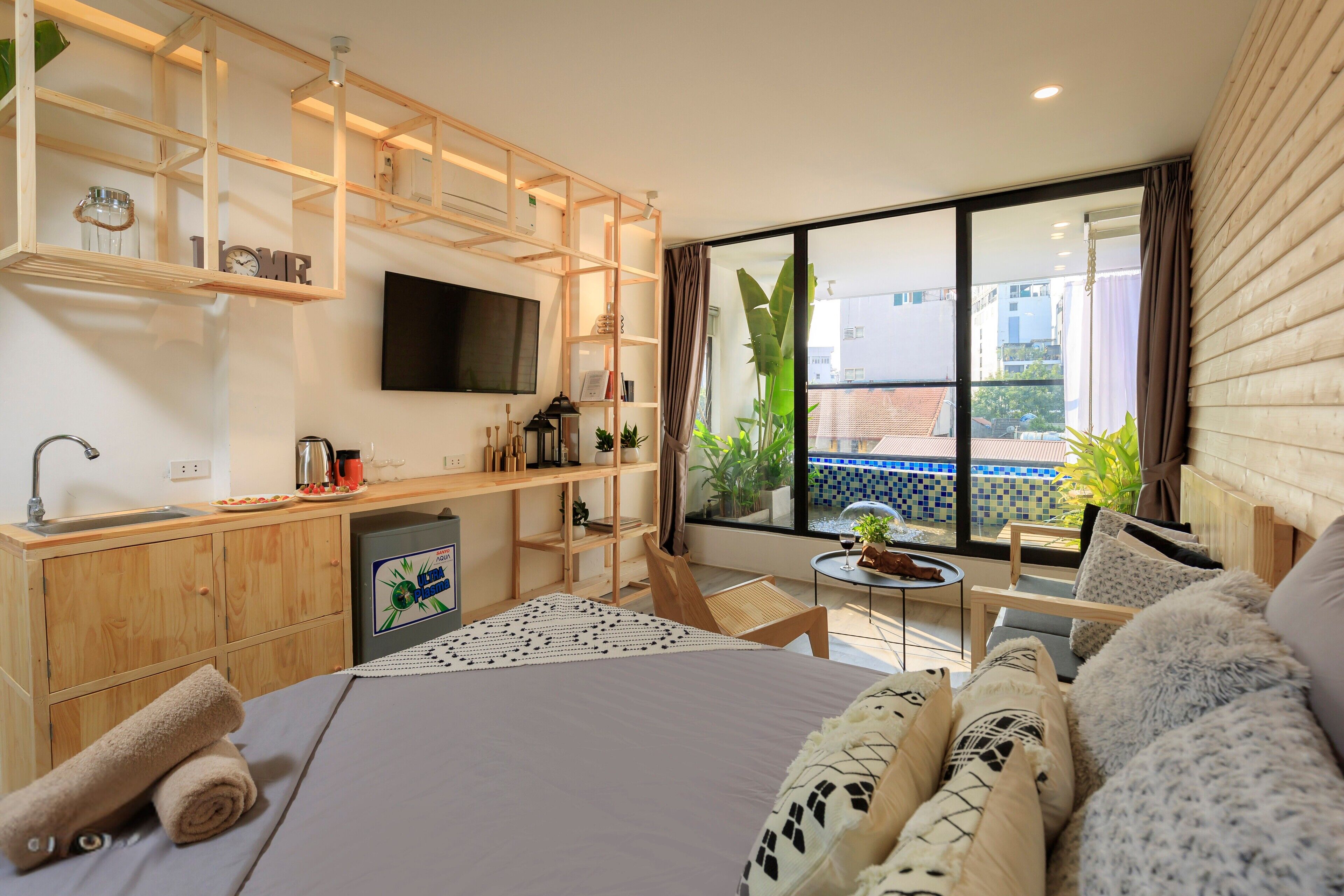 Chambre Double « Premier », balcon, vue ville | Bureau, espace de travail pour ordinateur portable, rideaux occultants