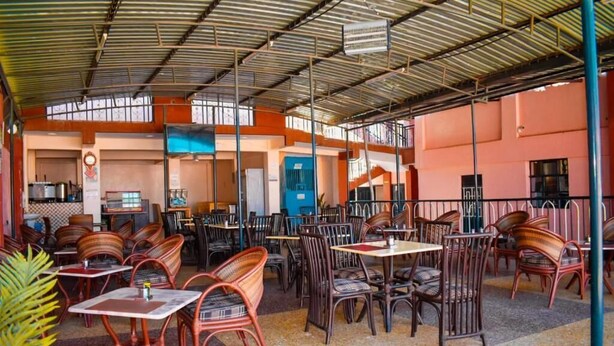 Outdoor dining - Latahzan Guest House (Moyale)