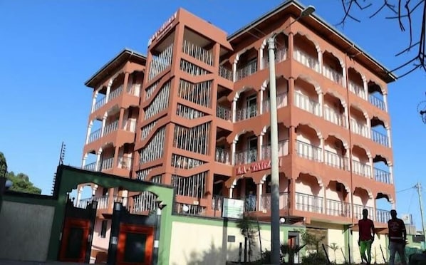A multi-story building with balconies and a sign that reads "LA FAMOUS".