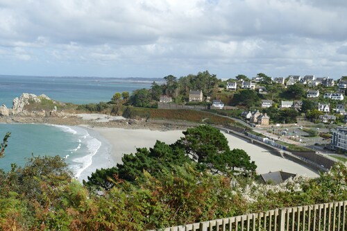 Brittany: holiday home for 6 . Large garden. a few mn away from the sea