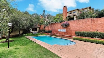 Apartamento, 2 quartos, para fumantes, piscina particular | Piscina | Piscina externa
