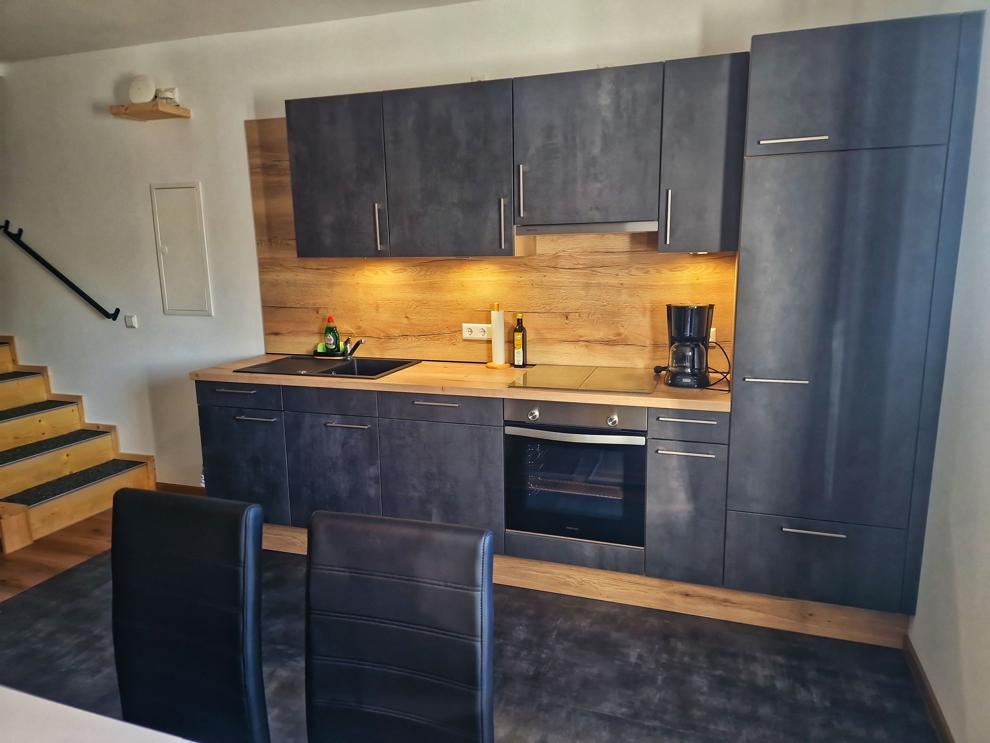 Fridge, oven, stovetop, dishwasher