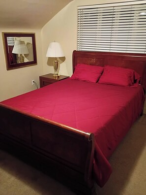 3 多间卧室、办公桌、免费 WiFi、床单