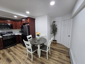 Dining - 30 minutes to time square
4 minutes walk to empire city casino (Yonkers)