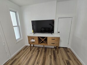 Interior - 30 minutes to time square
4 minutes walk to empire city casino (Yonkers)