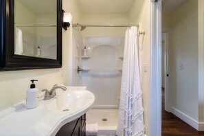 Hair dryer - 412 Minute Place - In the Heart of Walla Walla (Walla Walla)