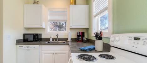 Køleskab, mikrobølgeovn, ovn, kogeplade