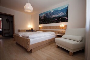 Iron/ironing board, WiFi, bed sheets - In the middle of the Rosengarten and Latemar mountains, via ferratas, mountain biking, (Karersee)