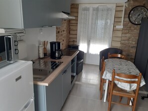 Private kitchen - LE PETIT PARADIS Apartment for 2 people (Le Bugue)