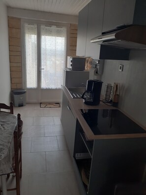 Private kitchen - LE PETIT PARADIS Apartment for 2 people (Le Bugue)