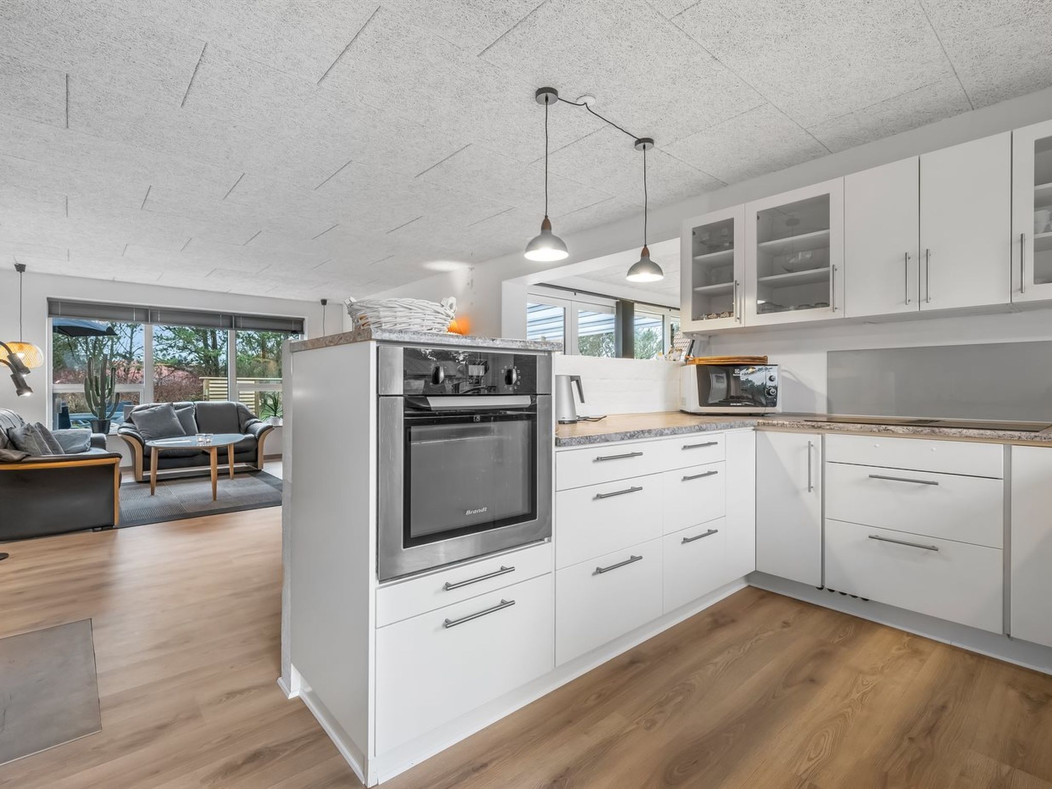 冷蔵庫、電子レンジ、オーブン、食器洗い機