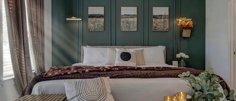 Tabla de planchar con plancha, wifi, ropa de cama