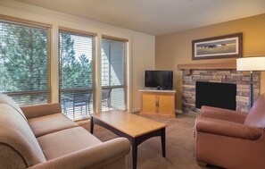 TV - 3-bedroom condo in delightful Bend just 18 min to Mt Bachelor! (Bend)
