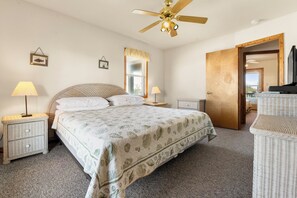 4 bedrooms, iron/ironing board, WiFi, bed sheets - Dollar Short: Semi-Oceanfront | Private Pool | Hot Tub (Kill Devil Hills)