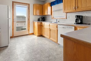 Fridge, microwave, oven, stovetop - Day Late: Semi-Oceanfront | Private Pool | Hot Tub (Kill Devil Hills)