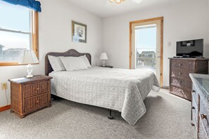 4 bedrooms, iron/ironing board, WiFi, bed sheets - Day Late: Semi-Oceanfront | Private Pool | Hot Tub (Kill Devil Hills)