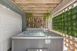 Outdoor spa tub - Private Pool | Hot Tub | Fenced Yard | Dog-Friendly (Nags Head)