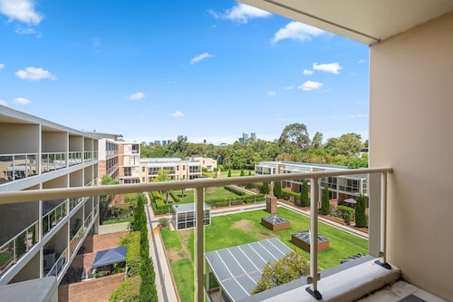 Silverwater Stay Near Parks and Cafes