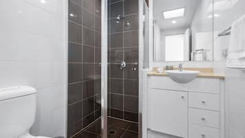 Apartment | Bathroom | Towels