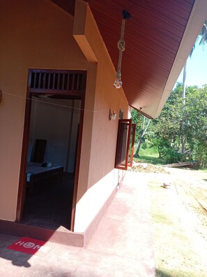 Exterior detail - 100m away from dikwea beach,1km away from Hiriketiya beach,peaceful scenery (Dikwella)