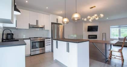 The Laurentians: 3BR with Large Backyard
Unit is in prime Sainte Agathe location