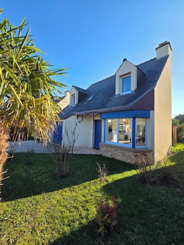 Family house with enclosed garden & south-facing terrace - 15min Beach & Port-Breton