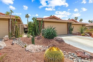 Property grounds - Winter Paradise in Chapparal Country Club (Palm Desert)