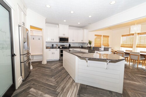 Spacious 4-bedroom house in peaceful Tipp City with in-ground heated pool.