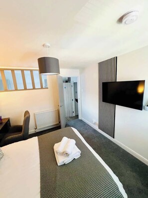 1 bedroom, iron/ironing board, WiFi, bed sheets - Studio 4@Bransford Rd (Worcester)