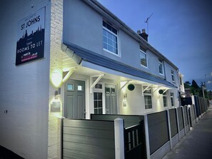 Exterior - Yastayzzz @Studio 4, Bransford Rd - Modern Studio with Parking! (Worcester)