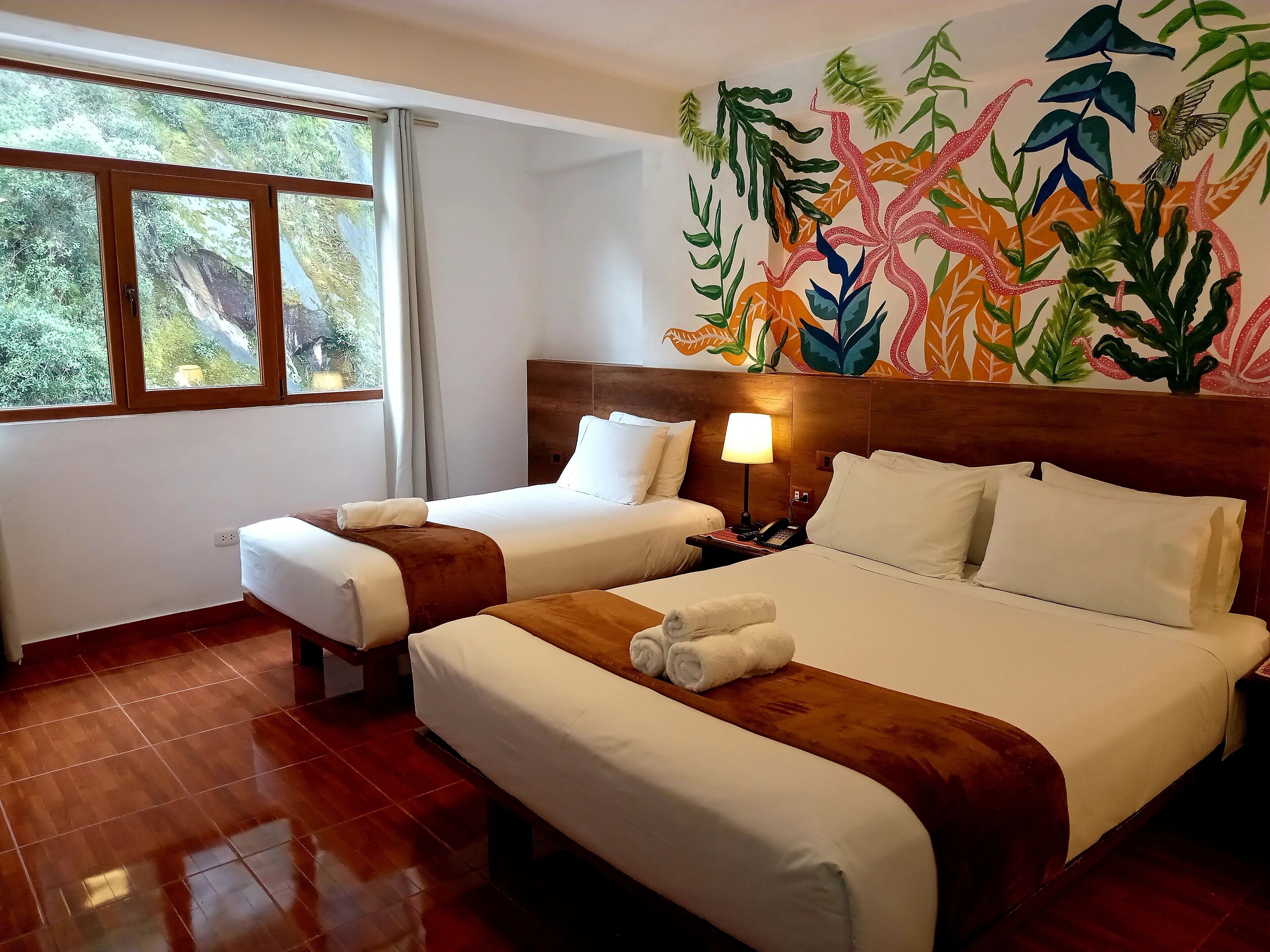 Habitación familiar, vistas a la montaña | Caja fuerte, sistema de insonorización, wifi gratis