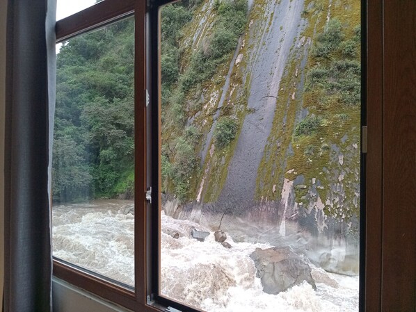 In-room safe, soundproofing, free WiFi