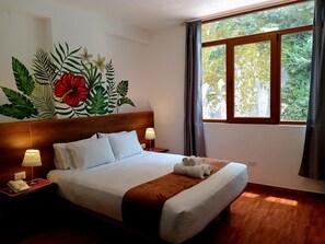 Quarto casal superior | Cofres nos quartos, quartos à prova de som, Wi-Fi de cortesia