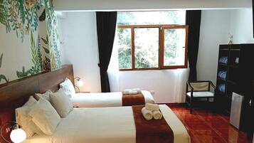 In-room safe, soundproofing, free WiFi