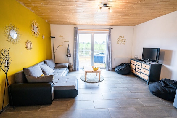 Apartment | Living room - Retreat With Jacuzzi Near the Dams (Froidchapelle)