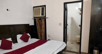 Collection O Paharganj Ndls Railways Formerly Sai Mahal International